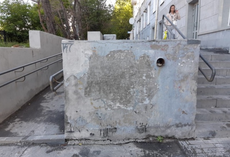 Уничтожили призрака: в Екатеринбурге коммунальщики продолжают борьбу с уличным искусством