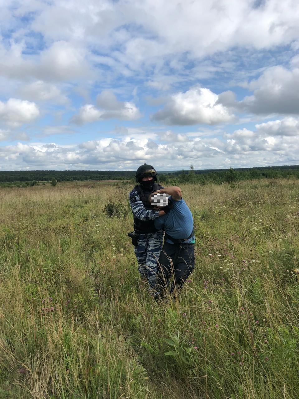 Свердловские силовики пресекли деятельность подпольного цеха по производству контрафактного алкоголя в Белоярке