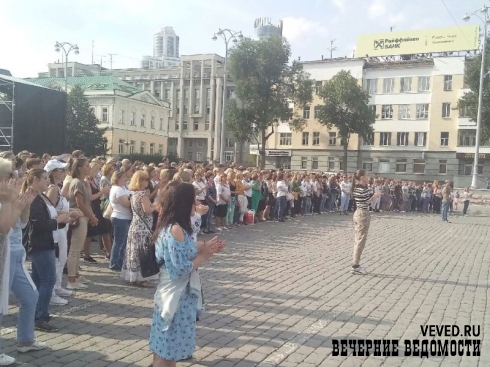 На площади 1905 года в Екатеринбурге проходит репетиция Дня города