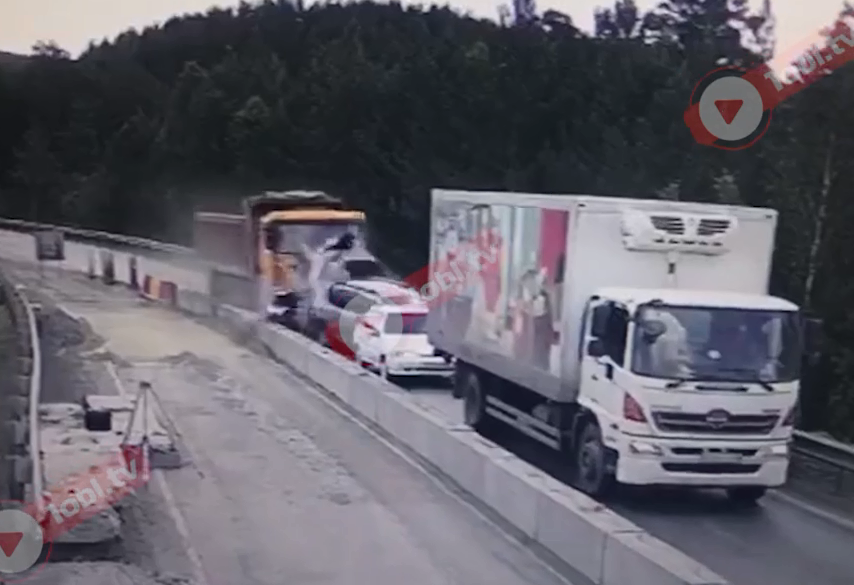 Жуткое ДТП на трассе М5 у Юрюзани в Челябинской области. Двое погибших, семь раненых Жуткое ДТП на трассе М5 у Юрюзани в Челябинской области. Двое погибших, семь раненых