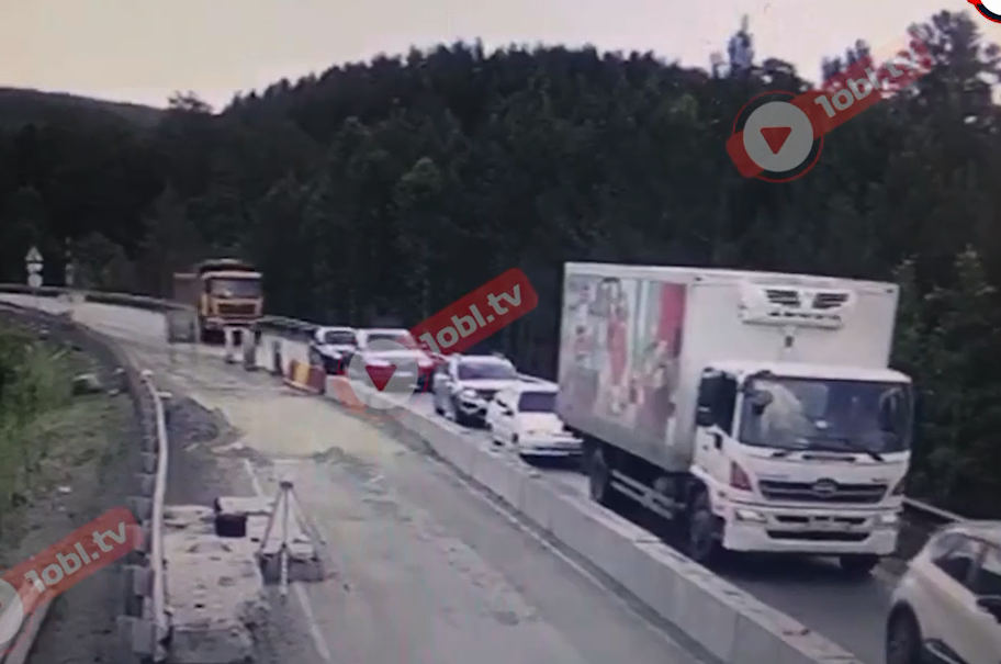 Жуткое ДТП на трассе М5 у Юрюзани в Челябинской области. Двое погибших, семь раненых Жуткое ДТП на трассе М5 у Юрюзани в Челябинской области. Двое погибших, семь раненых