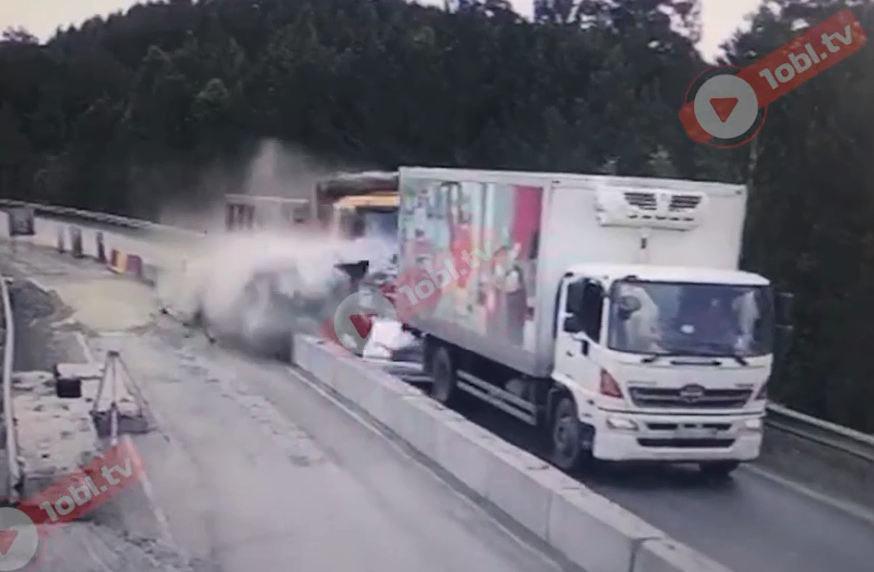 Жуткое ДТП на трассе М5 у Юрюзани в Челябинской области. Двое погибших, семь раненых Жуткое ДТП на трассе М5 у Юрюзани в Челябинской области. Двое погибших, семь раненых