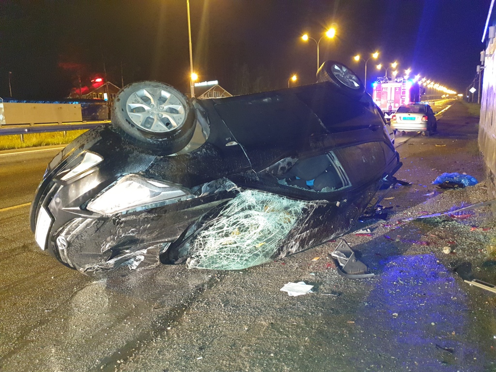 В Екатеринбурге около ТЦ «Мега» легковушка насмерть сбила пешехода