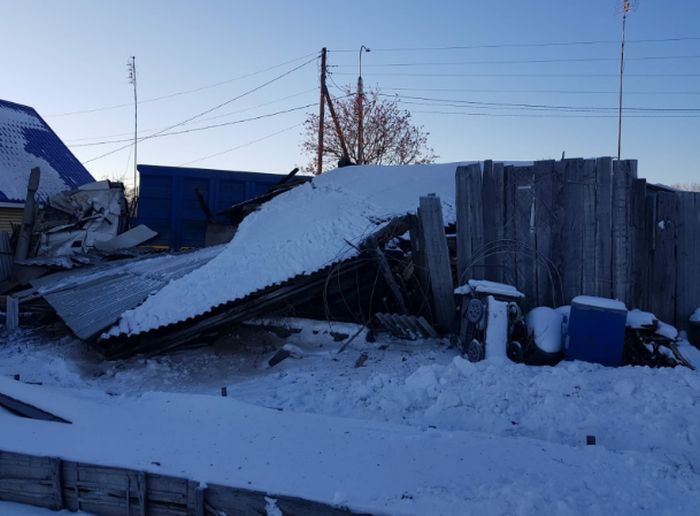 В ГИБДД рассказали подробности ДТП в Каменском районе, где грузовик врезался в дом