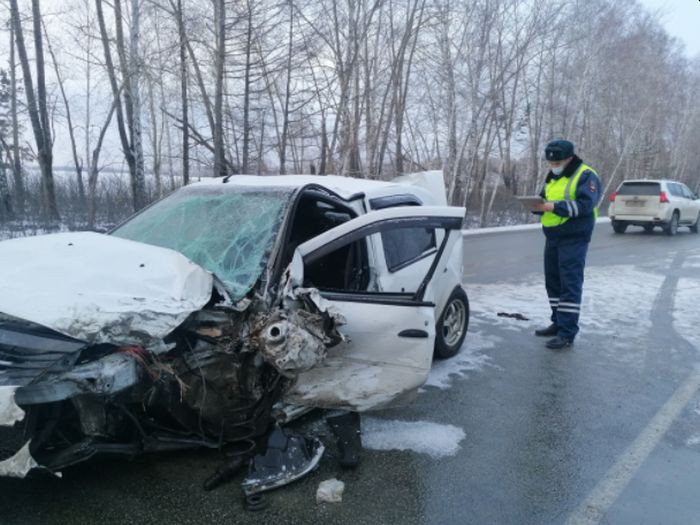 В массовом ДТП на свердловской трассе пострадали четыре человека