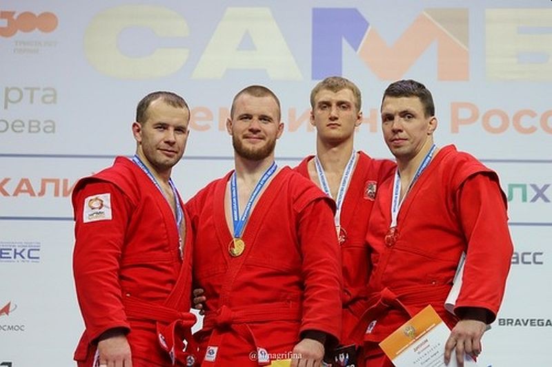 Более 10 наград завоевали спортсмены Клуба самбо УГМК на чемпионате России